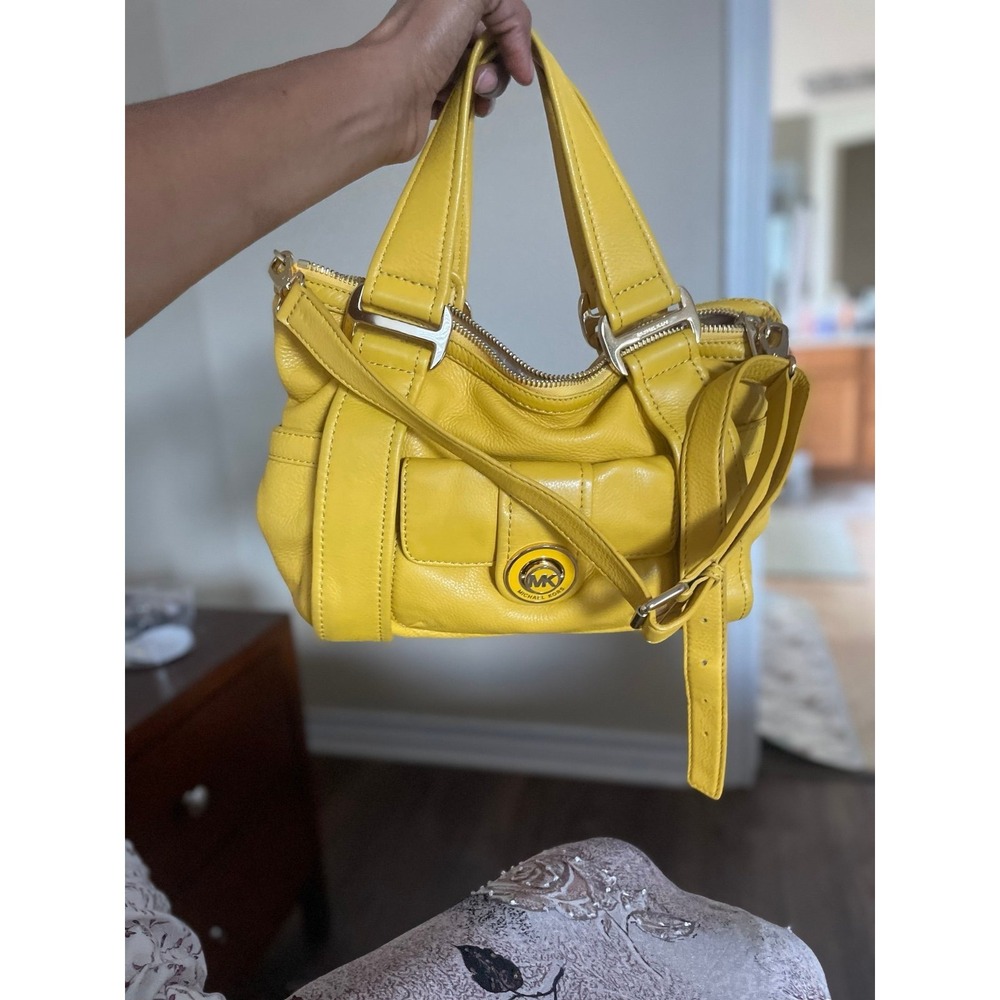 MICHAEL KORS A-0901  YELLOW   Pebbled Leather Large Shoulder Satchel Pocket Tote - Picture 8 of 9
